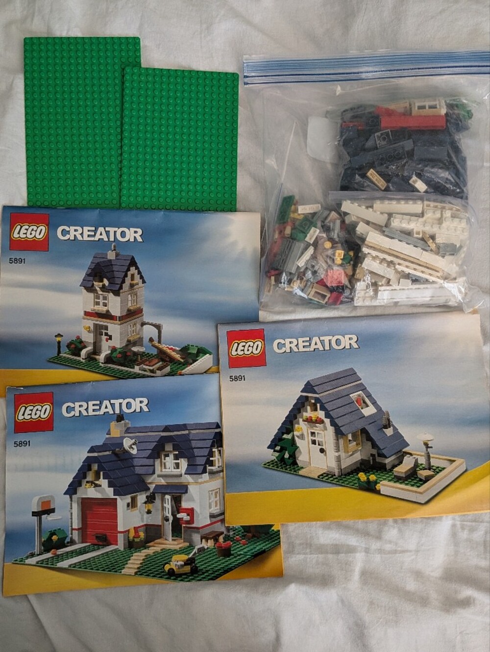 LEGO 5891 Creator 3-in-1 Apple Tree House Retired